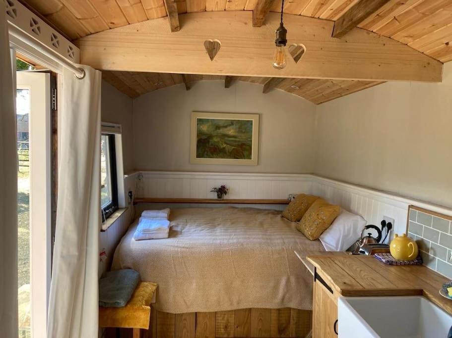Вілла Aspen Leaves: The Perfect Farm Retreat Graffham Екстер'єр фото